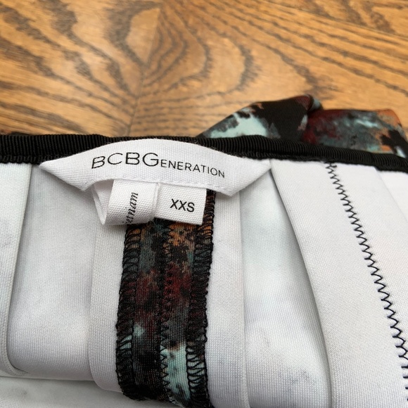 BCBG pleated mini skirt - Picture 6 of 6